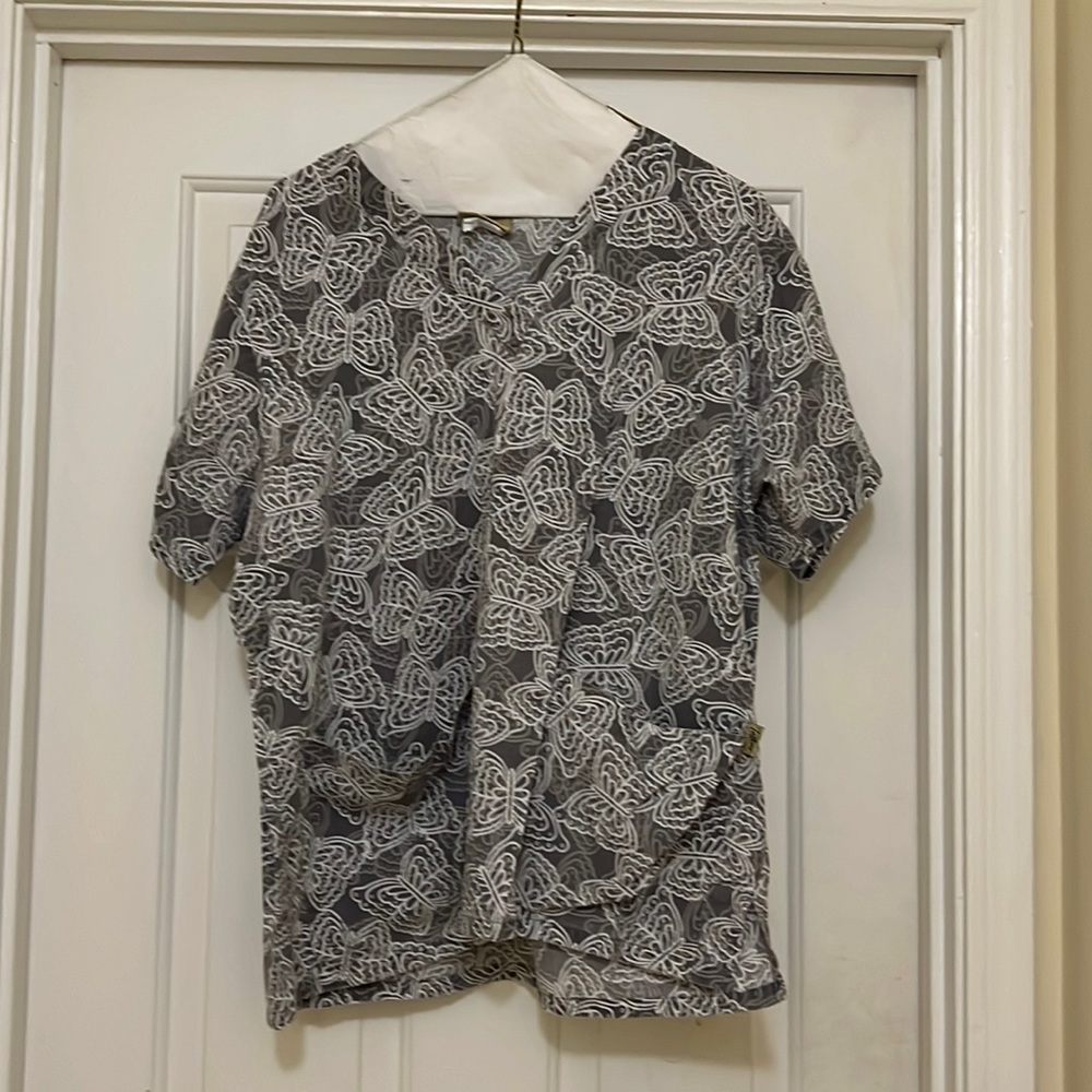 Tafford scrub top